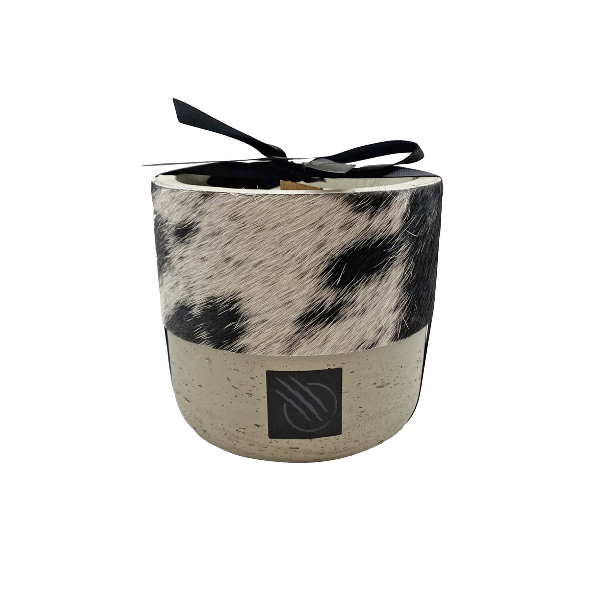 KEMY - Bougie artisanale en béton gris et peau de vache Oscar Luxury Candles